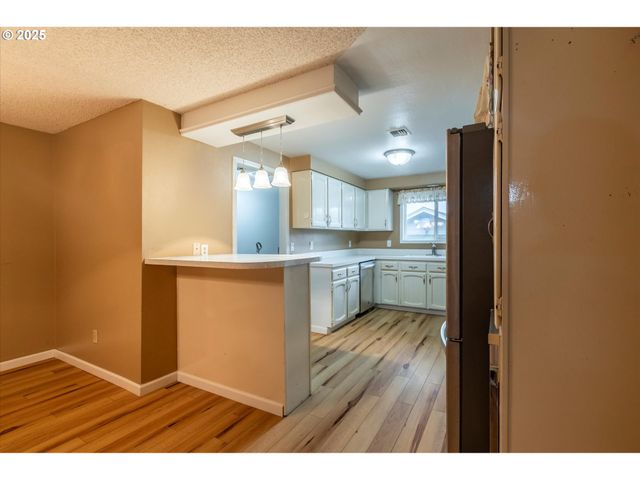 1270 FORD Ln, North Bend, OR 97459