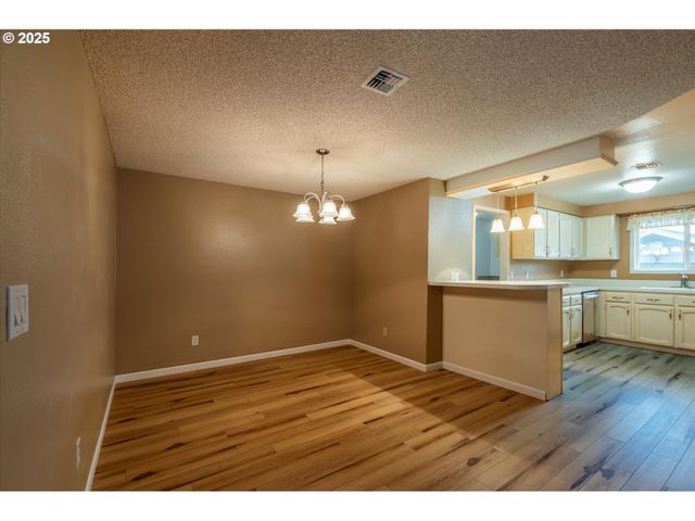 1270 FORD Ln, North Bend, OR 97459