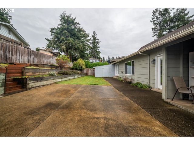 1270 FORD Ln, North Bend, OR 97459