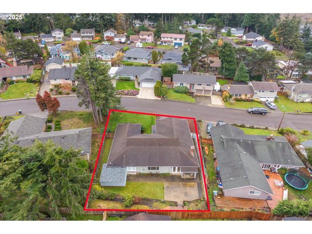 1270 FORD Ln, North Bend, OR 97459