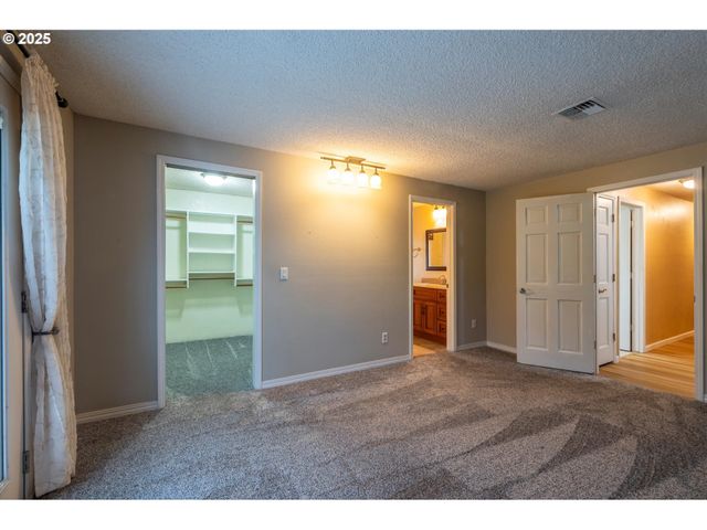 1270 FORD Ln, North Bend, OR 97459