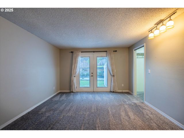 1270 FORD Ln, North Bend, OR 97459