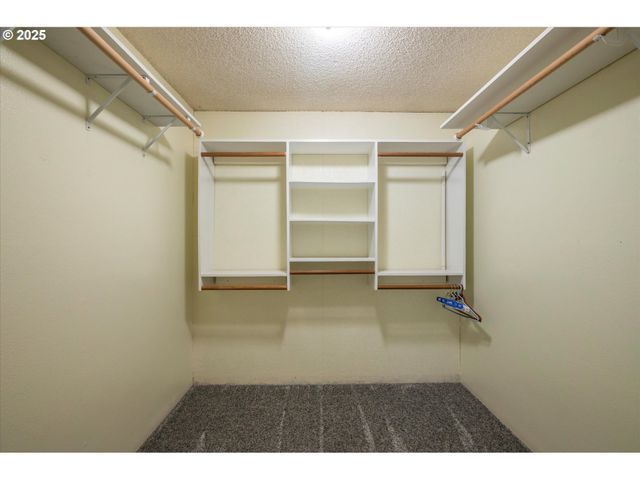 1270 FORD Ln, North Bend, OR 97459