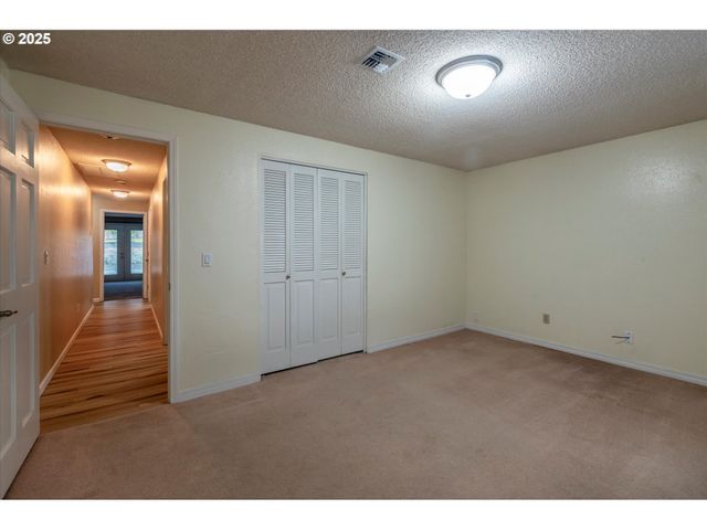 1270 FORD Ln, North Bend, OR 97459