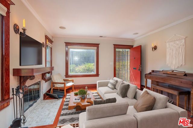 4253 Fountain Avenue, Los Angeles, CA 90029