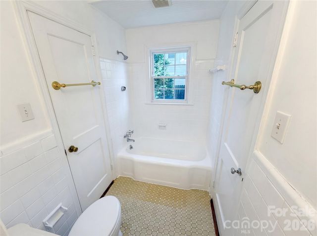 4467 Woodlark Lane, Charlotte, NC 28211