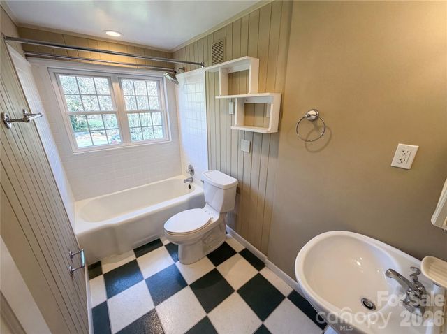 4467 Woodlark Lane, Charlotte, NC 28211