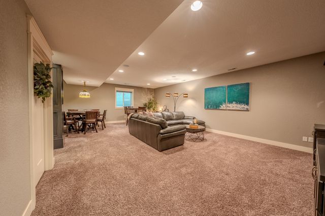2848 Prairie Rose Drive, Norwalk, IA 50211
