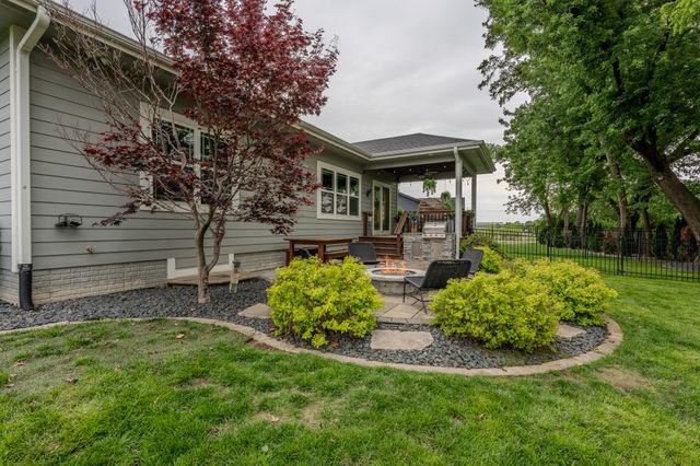 2848 Prairie Rose Drive, Norwalk, IA 50211