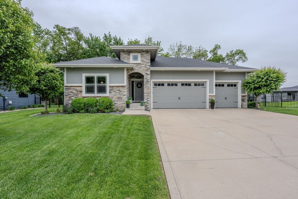 2848 Prairie Rose Drive, Norwalk, IA 50211