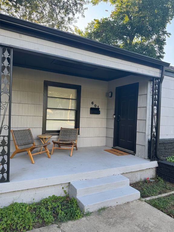 601 Harrisdale Avenue, River Oaks, TX 76114