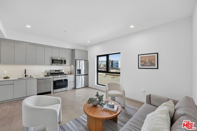 904 S New Hmapshire Avenue 403, Los Angeles, CA 90006