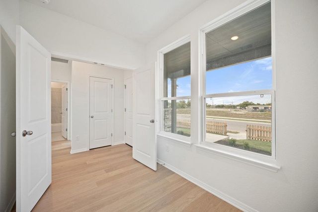 6401 Marsh LN, Buda, TX 78610