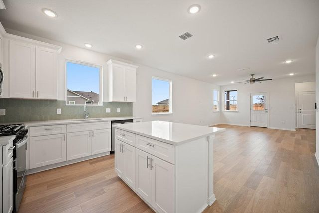 6401 Marsh LN, Buda, TX 78610