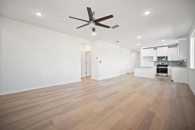 6401 Marsh LN, Buda, TX 78610