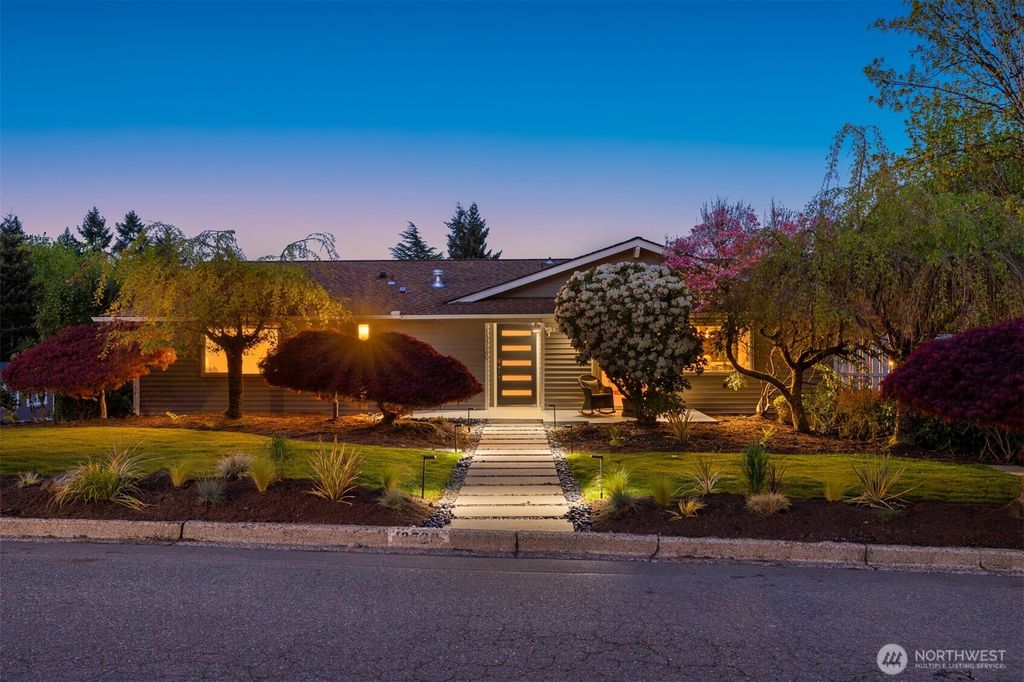 13720 94th Avenue NE, Kirkland, WA 98034