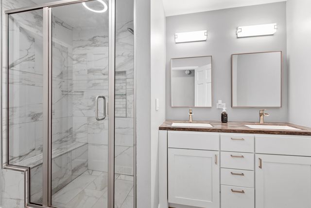 176 S 200 W, Valparaiso, IN 46385