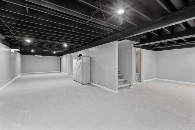 176 S 200 W, Valparaiso, IN 46385