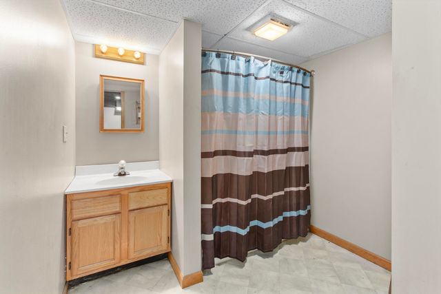 176 S 200 W, Valparaiso, IN 46385