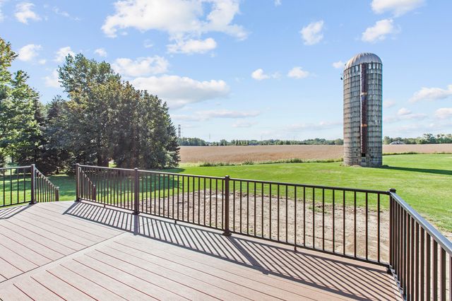 176 S 200 W, Valparaiso, IN 46385