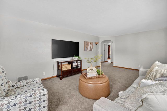 1120 S 6TH STREET, De Pere, WI 54115