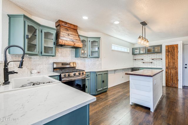 6821 PEARL RIDGE Drive, El Paso, TX 79912