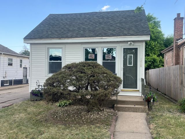 13709 S School Street, Riverdale, IL 60827