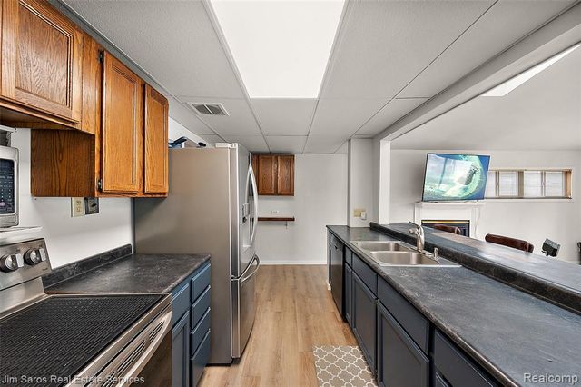 22510 Ardmore Park Drive, Saint Clair Shores, MI 48081