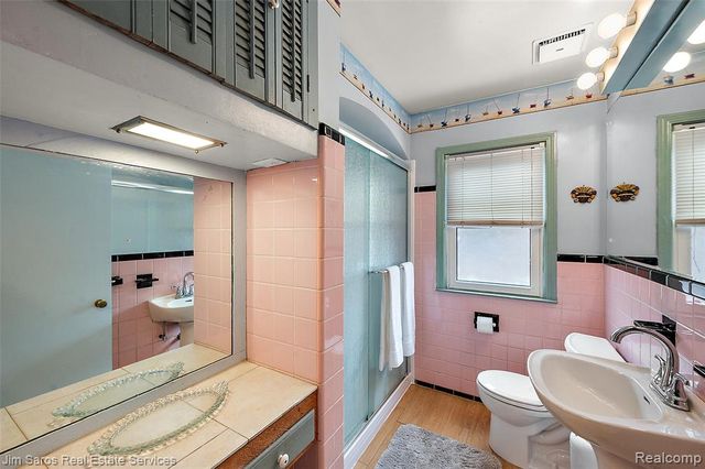 22510 Ardmore Park Drive, Saint Clair Shores, MI 48081
