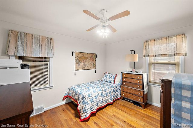 22510 Ardmore Park Drive, Saint Clair Shores, MI 48081