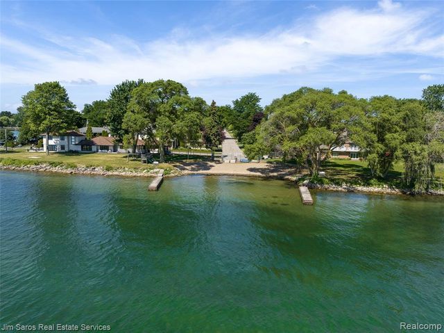22510 Ardmore Park Drive, Saint Clair Shores, MI 48081