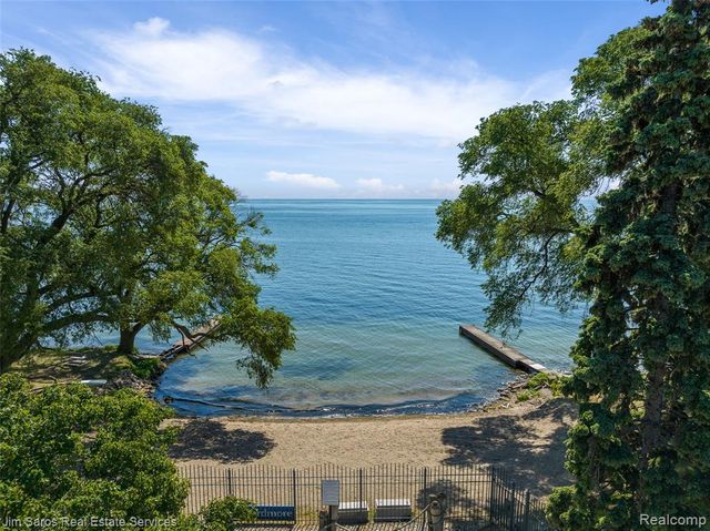 22510 Ardmore Park Drive, Saint Clair Shores, MI 48081