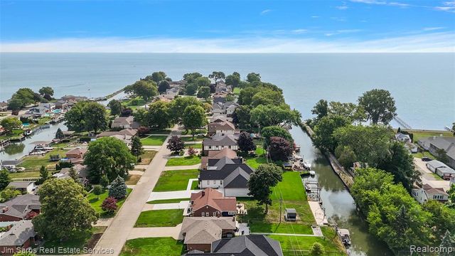 22510 Ardmore Park Drive, Saint Clair Shores, MI 48081