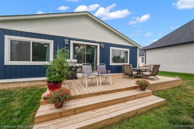 22510 Ardmore Park Drive, Saint Clair Shores, MI 48081