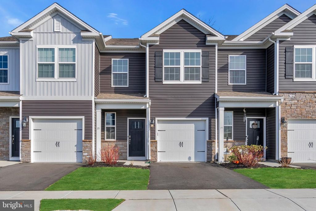 19 KATHERINE DR, Burlington, NJ 08016