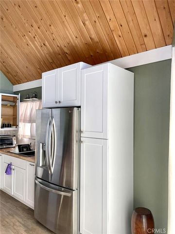 521 Grass Valley Road, Lake Arrowhead, CA 92352