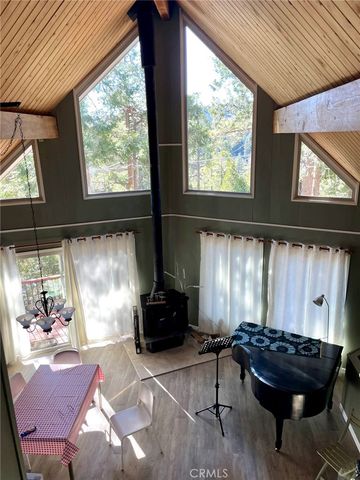 521 Grass Valley Road, Lake Arrowhead, CA 92352