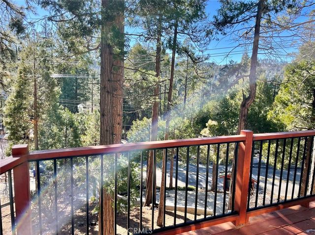 521 Grass Valley Road, Lake Arrowhead, CA 92352