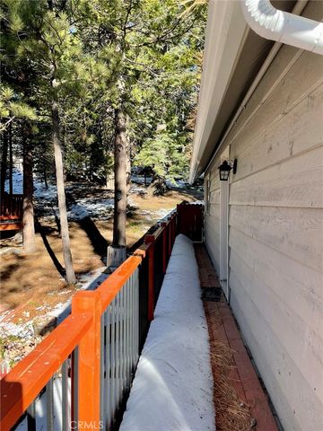 521 Grass Valley Road, Lake Arrowhead, CA 92352