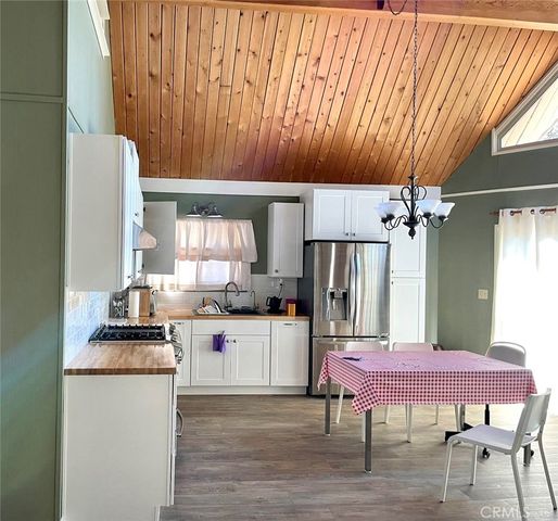 521 Grass Valley Road, Lake Arrowhead, CA 92352