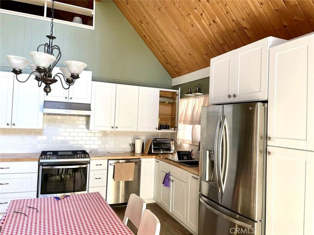 521 Grass Valley Road, Lake Arrowhead, CA 92352