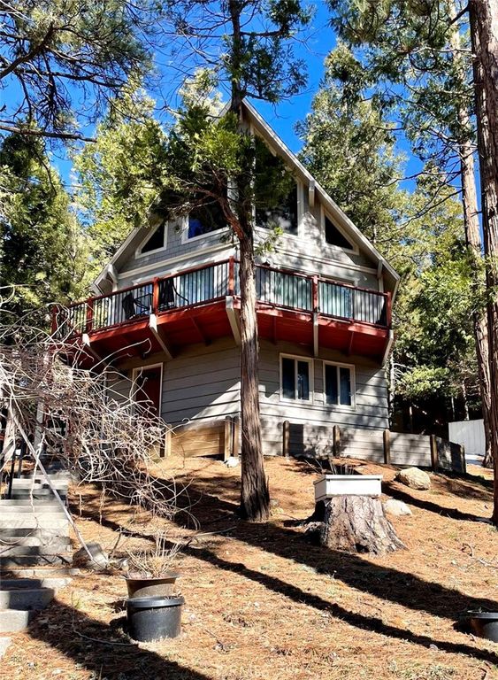 521 Grass Valley Road, Lake Arrowhead, CA 92352