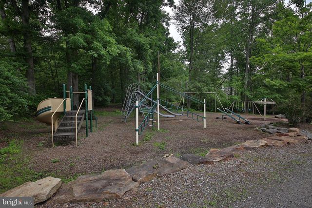 11 BLUE BERRY LN, Nesquehoning, PA 18240