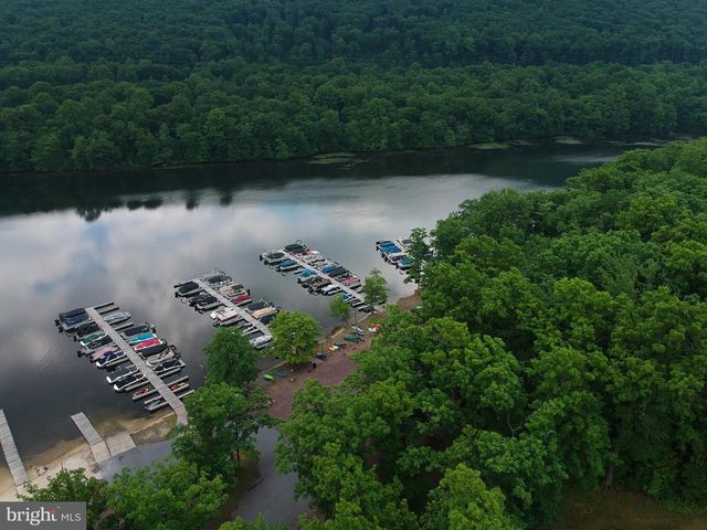 11 BLUE BERRY LN, Nesquehoning, PA 18240