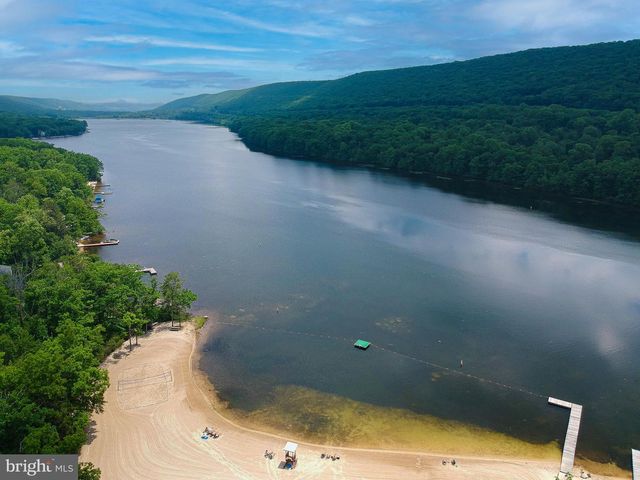 11 BLUE BERRY LN, Nesquehoning, PA 18240