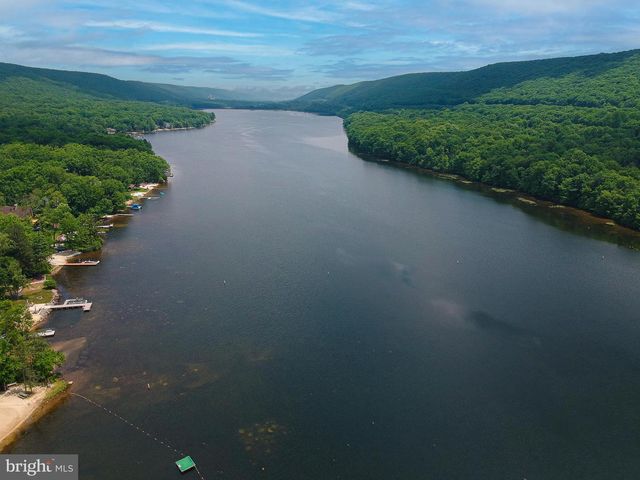 11 BLUE BERRY LN, Nesquehoning, PA 18240