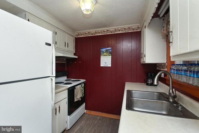 11 BLUE BERRY LN, Nesquehoning, PA 18240