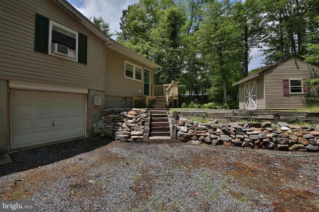 11 BLUE BERRY LN, Nesquehoning, PA 18240