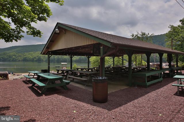 11 BLUE BERRY LN, Nesquehoning, PA 18240