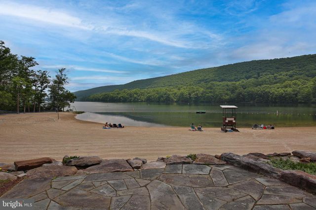 11 BLUE BERRY LN, Nesquehoning, PA 18240